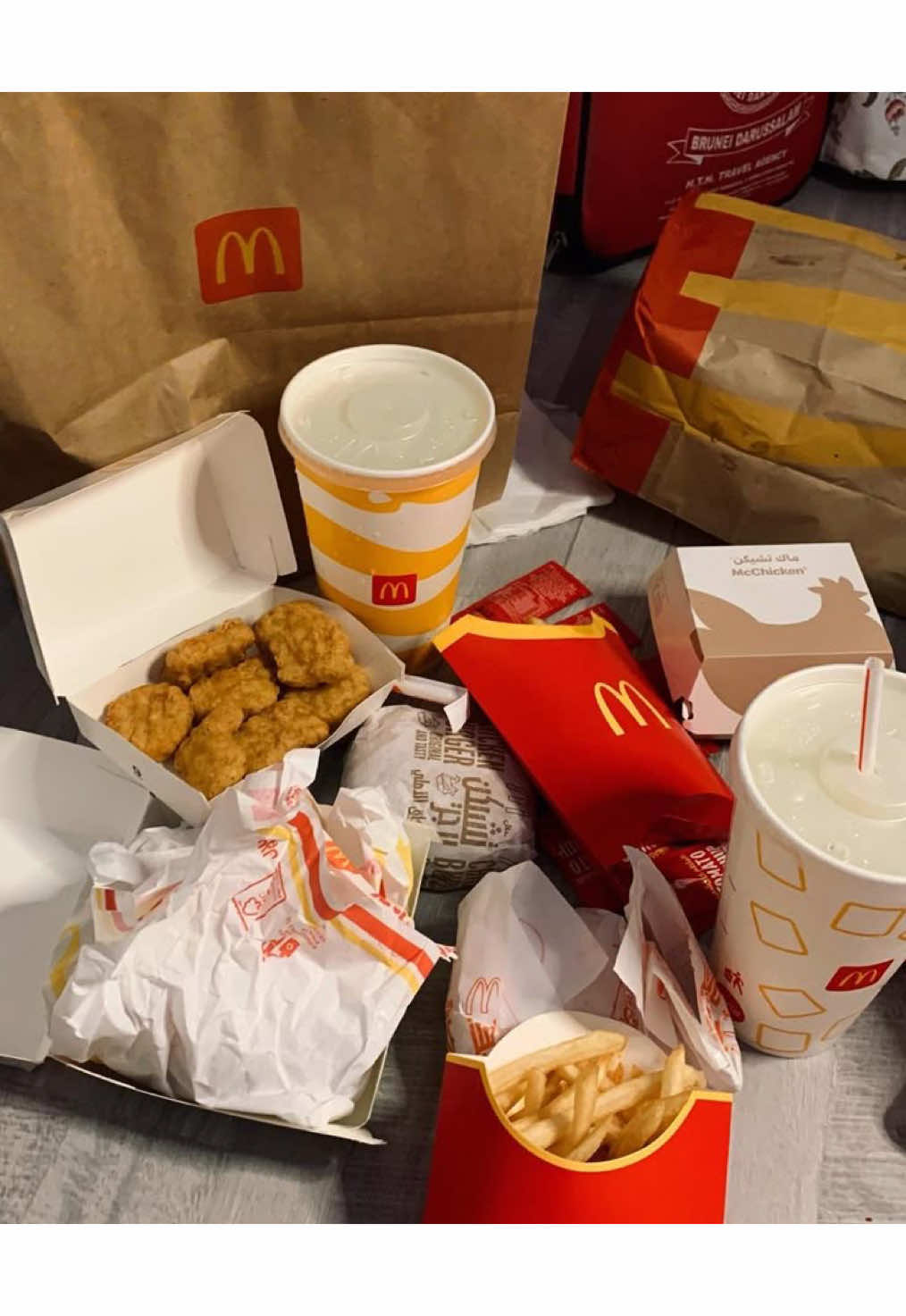 Run and get the McMega 1 Chicken at @McDonald’s South Africa 🤧🙇‍♀️🏃‍♀️. It’s genuinely a lot of food for the price , tell me how you feel?  #southafrica #FoodTok #fastfood #review #plug #viraltiktok #fypシ゚viral #almirambiks 