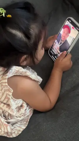 NO ME JUSGA , NO VE LA PERSONA MALA QUÉ ERA ,NO ME TIENE MIEDO, PARA ELLA SOY SU TODO Y ELLA PARA MI ES MI TODO MI RAZÓN DE VIVIR ,HAY VECES QUÉ NO PUEDO ESTAR MUCHO CON ELLA POR ESTÁ VIDA DE “ARTISTA” QUE ESCOJI Y ME CAGA…PERO ELLA ES MI LUZ EN ESTE MUNDO DE OBSCURIDAD,TE QUIERO MUCHO MORRA ❤️