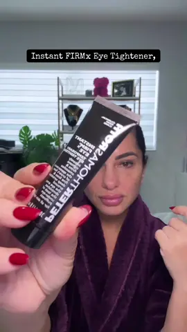 Minimiza las bolsas y la inflamación debajo de los ojos instantáneamente 🙌 #undereyebags #peterthomasrothinstantfirmeye   @Peter Thomas Roth Labs 
