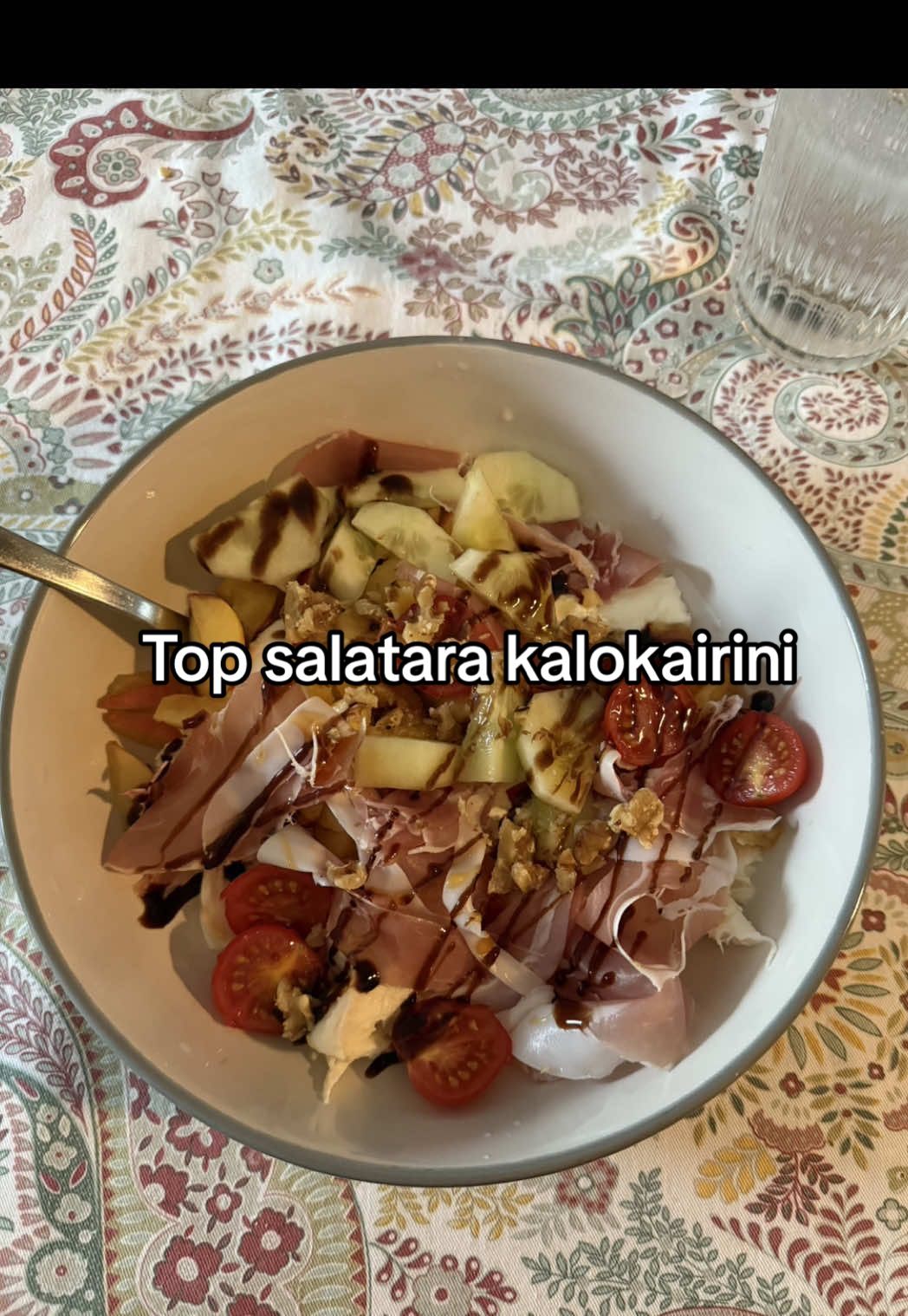 Λογικά δεν πείναγα🥲 #FoodTok #foodporn #foodies #salad #salata #fai #greek #greektiktok #greektok #greeksalad #imhungry #salata #Summer #summerfood #summertime #peach  #mpesfypgamw #fy #fyp 