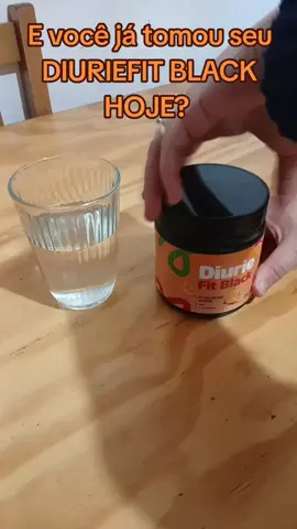 .Composição DiurieFit 🔹 ● Picolinato de cromo  É um mineral essencial que ajuda a regular os níveis de glicose no sangue, reduzindo os picos de açúcar e controlando o apetite  ● Carqueja  A carqueja é conhecida por suas propriedades digestivas e diuréticas, ajudando a promover a eliminação de toxinas e líquidos retidos no corpo  ● Colágeno Hidrolisado  É essencial para manter a elasticidade da pele e a saúde das articulações. Além disso, sua ingestão pode ajudar a promover a sensação de saciedade ● Chá de Hibisco  O chá de Hibisco é conhecido por sua ação diurética natural que ajuda a reduzir a retenção de líquidos e o inchaço. ● Chá preto  É conhecido por sua capacidade de aumentar a energia e melhorar o foco, além disso, é muito eficaz na queima de gordura. ● Chá verde  Ajuda a acelerar o metabolismo e queima toda gordura corporal  ● Inulina  Ajuda a regular o intestino, ajuda na saúde digestiva e auxilia na absorção de nutrientes . INGREDIENTES: Maltodextrina, chá verde em pó, chá preto em pó, chá de hibisco em pó, colágeno hidrolisado, chá de carqueja em pó, inulina obtida da raiz de chicória, picolinato de cromo, aromatizante, acidulante ácido cítrico, e edulcorante sucralose.#vidasaudavel #vidasaudavel #barrigachapada #dieta 
