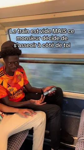 Il me wanda wsh 🙏🏿😂😂 (shop2kz les maillots) #train #vide #monsieur #drole 