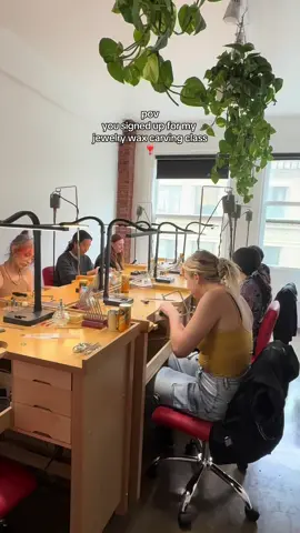 Scenes from this weekend’s beginner wax carving class ❤️ Still some spots left for July and August! #jewelrymaking #jewelrydesign #waxcarvingforjewelry #silversmithing #handmadejewelry 