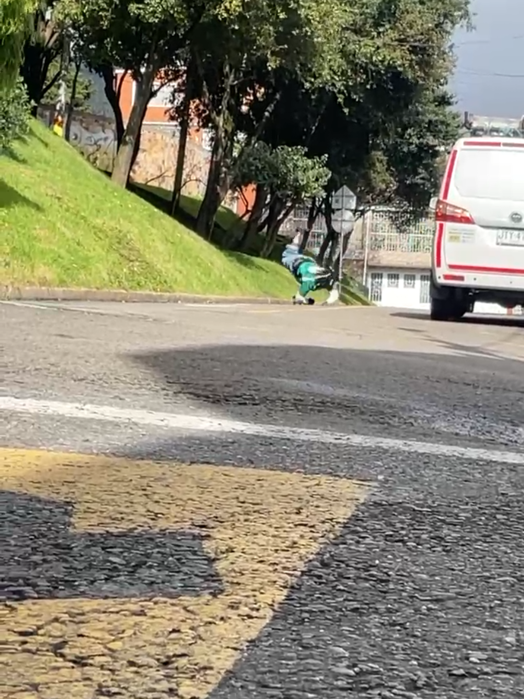 Yo sin hacerle daño a nadie😔 #fyp #viral #sk8 #skatecolombia #sheepsk #skatelover #skate #paratii 