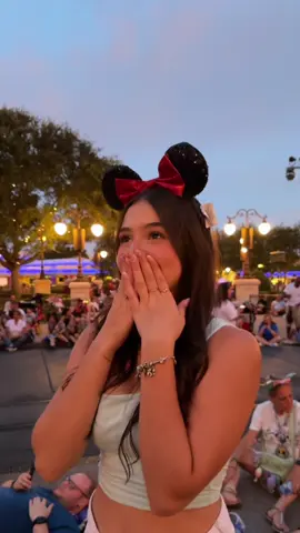 tão perfeito 😭😭😭😭💕#disney #mickeymouse #disneyworld 