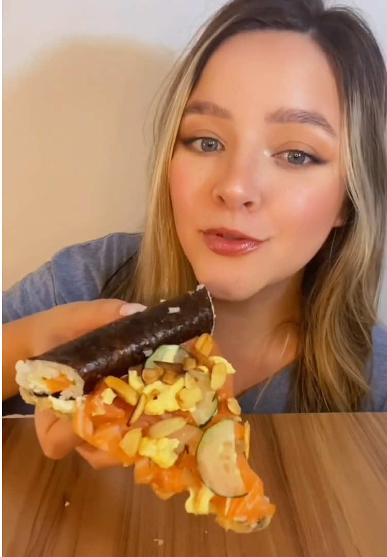 PIZZA DE SUSHI!!! Comeriam? #camileasmr #asmr #asmrcomendo #fyp 