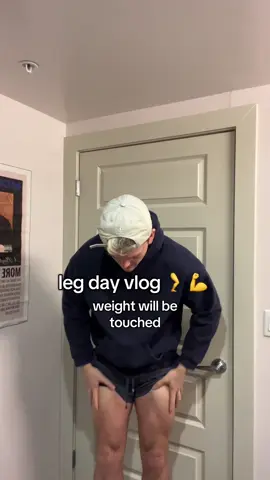 slinging some steel #creatorsearchinsights #gym #Vlog #fyp #college 