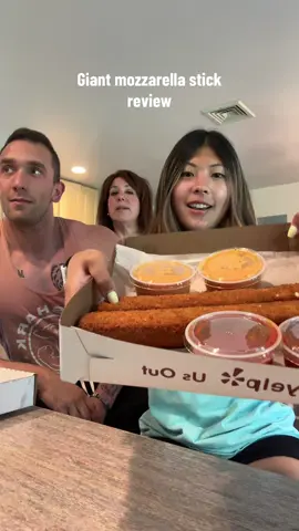 Family mozzarella stick review… hope you enjoy our #dysfunctionalfamily 🤗🤗
