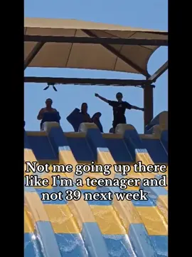 Hahaha I’m the cool Tia 🫶🏻😛 #water#splashsummervibe#fyp#viral#watercolor#fypシ゚viral#video#fypage#fyppppppppppppppppppppppp#sun#kids#cool#viraltiktok#vid#video