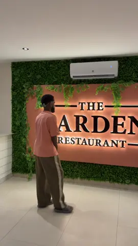 Sunday at the garden restaurant 