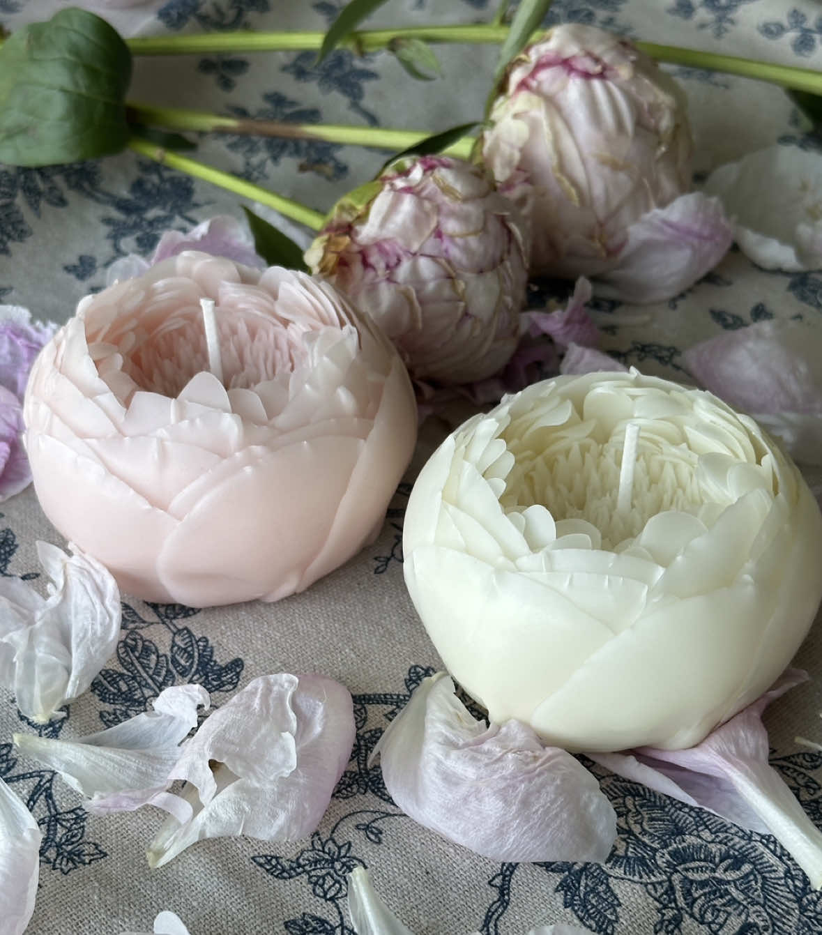Make an order with me 🌸 These candles can be purchased on my website 🎀 #candlemaking #candles #flowercandle #flowercandles 