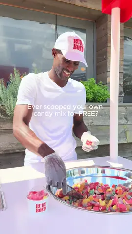 POV: You line up to get a FREE scoop of Ruby Bond’s viral candy.  #RubyBond #CandyTok #Candy #GummyCandy #Gummy #ATL #atlanta 