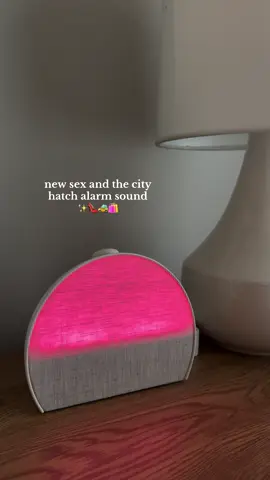 Safe to say I will be waking up to this everyday now #sexandthecity #justlikethat #hatch #hatchalarmclock #carriebradshaw #hatchrestore #amazonprime #morningroutine #fyp 