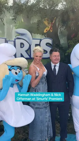 #hannahwaddingham and #nickofferman pose with the smurfs on the carpet at the #smurfsmovie premiere 💙