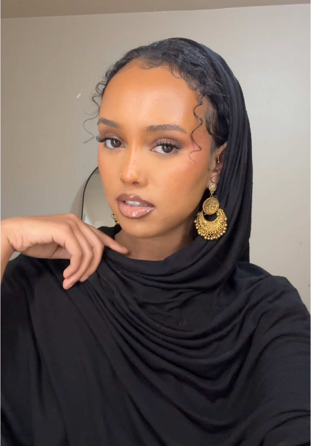 Love this beat down!!!  Bronzer: @Hourglass Cosmetics  Foundation stick: @SHEGLAM  Blush: @DanessaMyricksBeauty   Concealer : @tarte cosmetics  Powder: @Huda Beauty  Lip gloss: @Fenty Beauty  #somalitiktok #fypシ #makeup #summervibe 