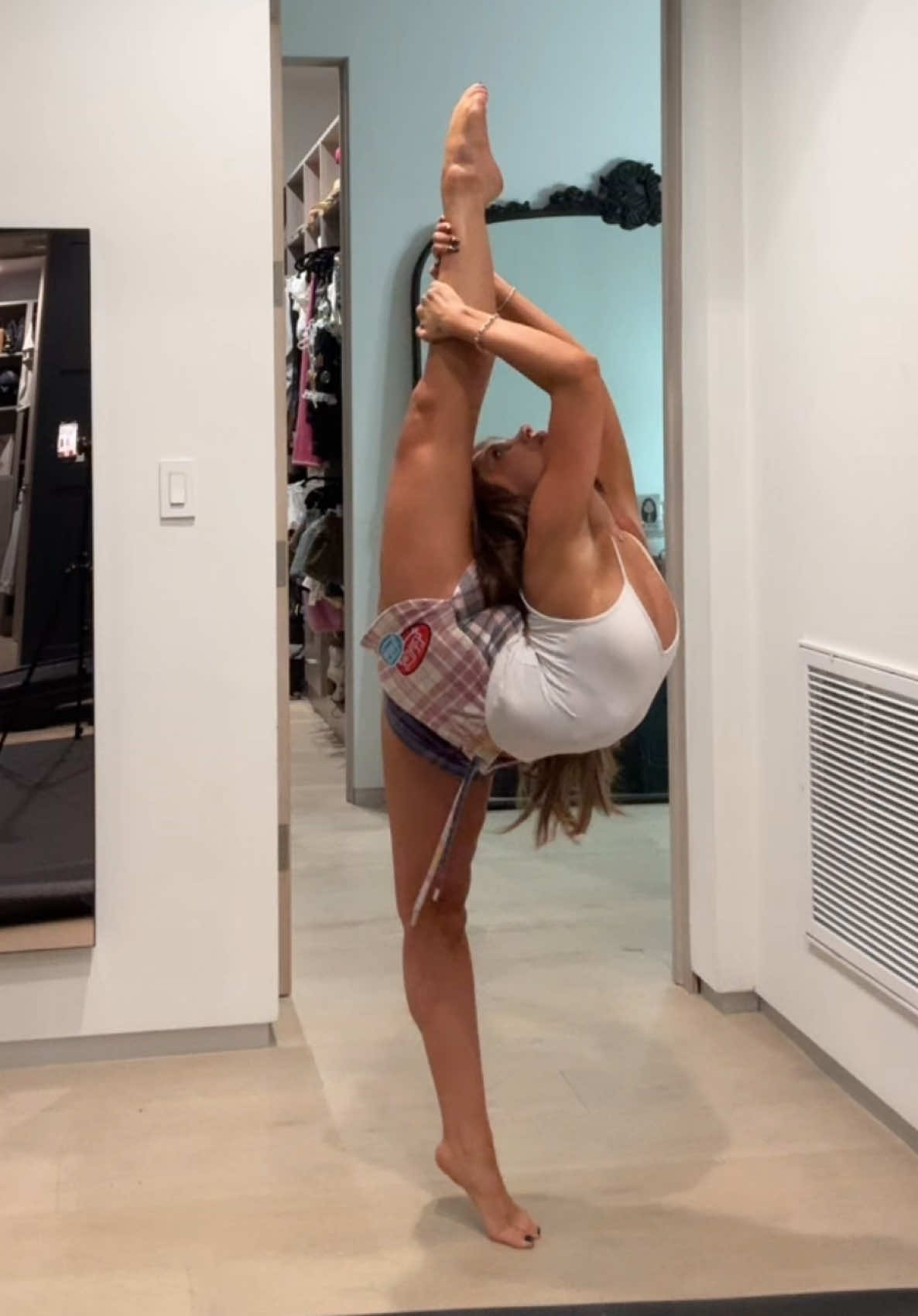 it’s not perfect but i just HAD to participate in this trend… 😛🩰 #fyp #foryou #ballet #trend #dance #dancer #ballerina #arabesque #balance 