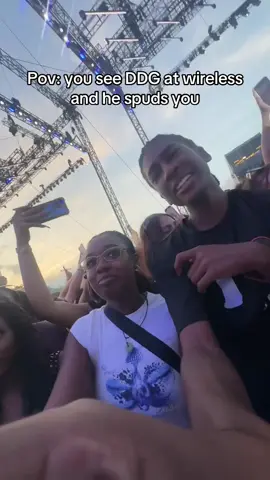 lowkey fangirling #fyp #wireless #ddg 