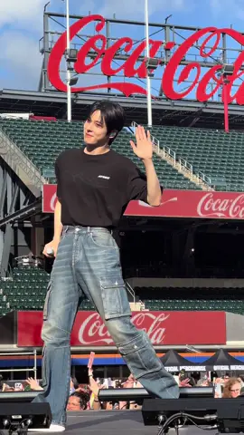 Citi Field soundcheck. I can’t with him anymore #atiny #ateez #inyourfantasytour #yunho @ATEEZ_Official 