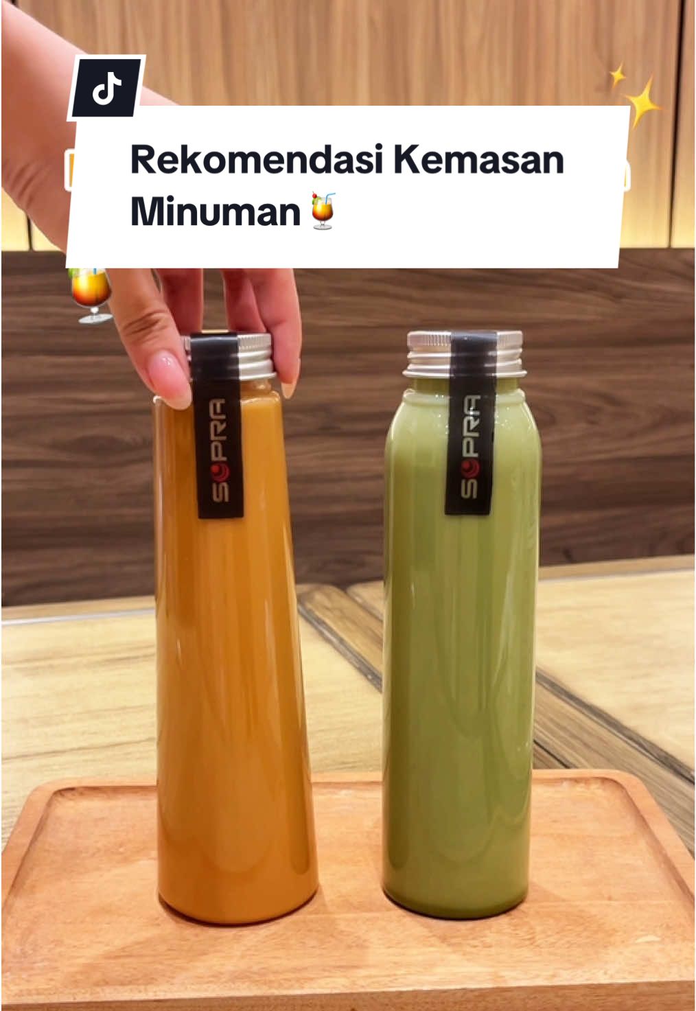 Lagi cari kemasan minuman yang tampilannya stand out? Yuk kenalan sama dua model botol kece dari SOPRA — tinggi, ramping, dan siap bikin produk kamu tampil kayak K-Pop idol! ✨ 👑 BTS 350 ml (Bottle Tall Slim) Desain lurus, ramping, dan classy banget. Cocok buat branding minuman yang elegan dan minimalis. 🎀 Blackpink 350 ml Sama-sama tinggi, tapi dengan lekuk badan miring yang bikin tampilannya lebih edgy dan modern! Keduanya sama-sama punya tutup alumunium dan bisa ditambah seal untuk keamanan maksimal! 🔐 Jadi, kamu #TeamBTS atau #TeamBlackpink? 😎 #Matcha #ThaiTea #SOPRA #BTS350ml #Blackpink350ml #BotolUnik #BotolMinuman #PlasticBottle #BotolPlastik #KemasanPlastik #PabrikPlastik #Beverages #BeveragesBottle #MinumanSegar