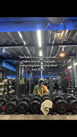 Oleh sebab itu turunkanlah ekspektasimu tentangku Aku hanya ragu saat kau melihat kekuranganku justru kau akan berkata 