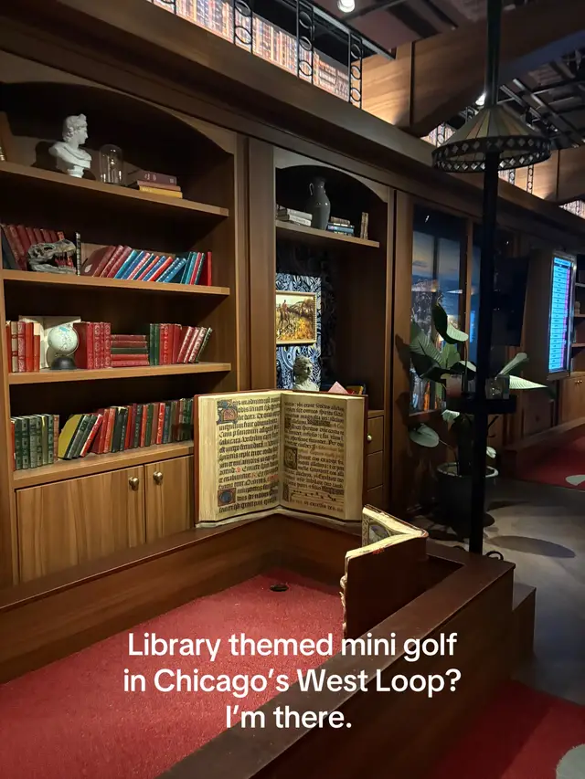 Chicago book lovers looking for a fun activity need to visit the Puttery in the West Loop!! This was such a fun course to do with friends⛳️❤️ #bookish 