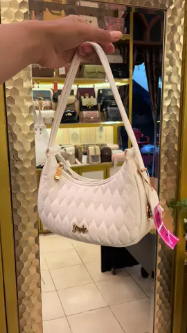 Dulu mikir tas begini pasti mahal eh ternyata tas ini bikin kantong aman  #tasselempangwanita #handbagwanita #taswanitaelegan #shoulderbagwanita 