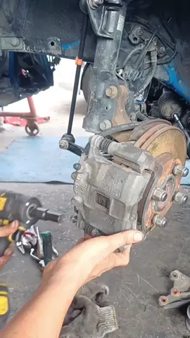 #mechanic #mechanico #mechaniclife #mechanical #garage #automechanic #follow #foryou #viral #fyp #usareels #uk #nyc 