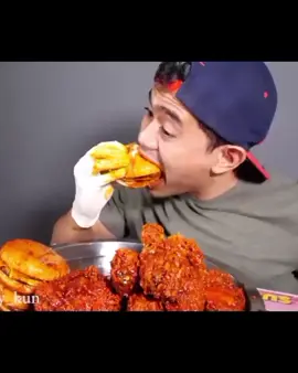 mukbang burger ( Yt : Tanboykun) #asmrsounds #mukbang #xyzabc #fyp #mukbangers #mukbangers 
