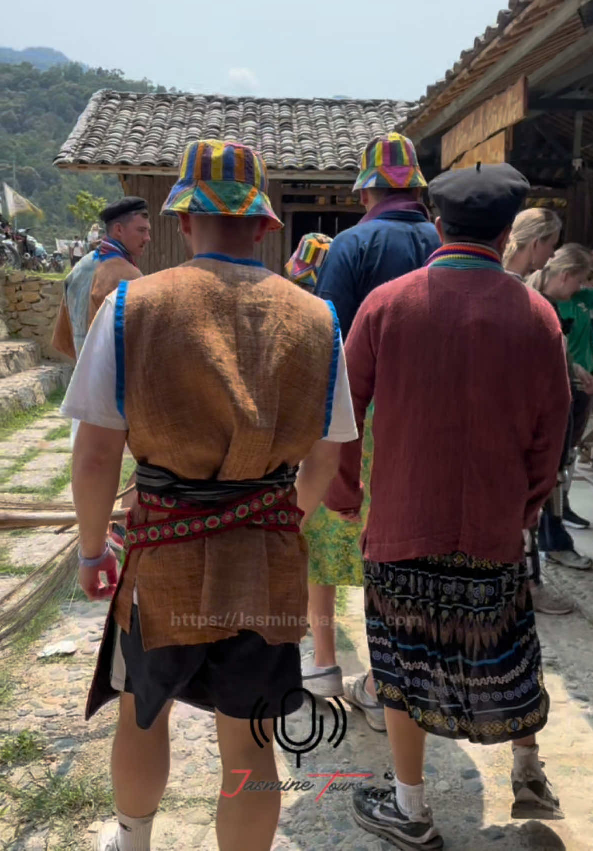 You are experiencing the Cam weaving village of the Ha Giang ethnic group.#jasminetuor #hagiangloop #toiyeuvietnam🇻🇳🇻🇳🇻🇳 