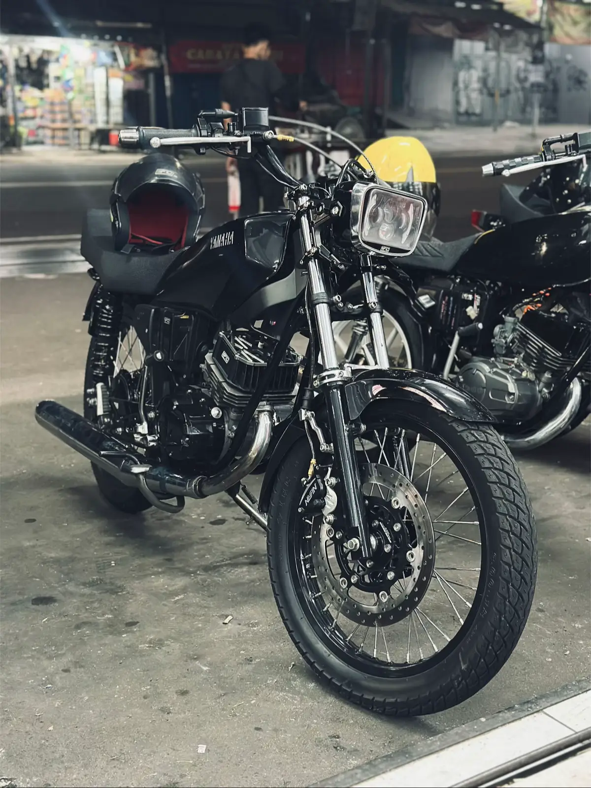 #rxking #rxking135cc #stylebandung #rxkingindonesia #byangkerok135 #rajanyawarna #hitam #2tak #twostroke #fypage #fypp 