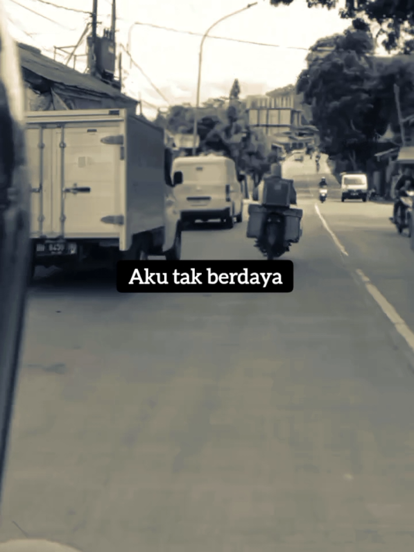 Nasihat Akh Fulan II Doa Seorang Ayah Kepada Rabbnya II Hari ini aku melangkah lagi. Dengan tenaga yang terbatas… dengan hati yang tidak selalu kuat… tapi penuh harap kepada-Mu, Dzat yang tak pernah mengecewakan. Ya Rabb… Engkau tahu, aku bukan lelaki kuat… Hanya seorang ayah biasa, yang pura-pura tegar dihadapan Istri dan anak-anaknya. Ya Rabb… Aku tidak tahu apa yang menungguku hari ini, tapi aku tahu… Engkau tidak akan tinggalkan aku sendirian. > 