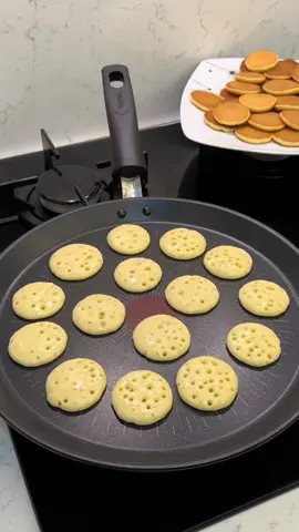 Mini pankek tarifi 2 tane yumurta  Çeyrek çay bardağı zeytinyağ  4 yemek kaşığı şeker 1 buçuk su bardağı un 1 paket şekerli vanilin  1 paket kabartma tozu  1 su bardağı süt 