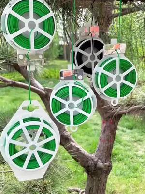 Dây buộc làm vườn này có thể được sử dụng để buộc nhiều loại dây leo, cành cây và chậu cây.
