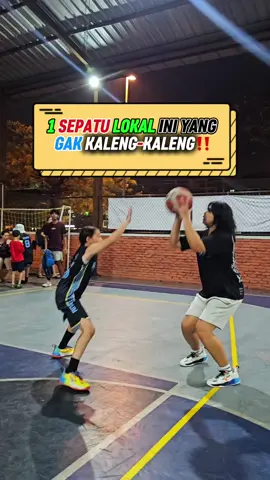 1 sepatu lokal ini bener-bener nggak kaleng-kaleng! 🔥 Cushion-nya empuk, grip-nya nempel, dan cocok banget buat latihan intens kayak aku. 💪🏽 Buat pelatih, pemain, atau anak klub—ini worth it banget! 🇮🇩 #SupportLokal 👉🏽 Kamu pernah coba sepatu lokal yang ini belum? Komen pendapat kamu! Atau tag temen kamu yang butuh sepatu bagus tapi tetap hemat budget! Langsung aja checkout di keranjang kuning deh! #SepatuBasketLokal #CalciDunkerBreeze #CeritaCoach #PelatihBasket #BasketIndonesia #FYPBasket #sepatubasket #basketball🏀 #reviewsepatubasket #basketballindonesia #timnasbasketindonesia #basketballtraining #basketballshoes #youthbasketball #basketballtips 