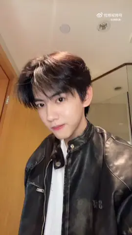 Hôm nay đu trend để ăn mừng có tên fandom và màu tiếp ứng đó ngta nhanh chưa kìaaa #luuhienthua #lưuhiênthừa #刘轩丞 #liuxuancheng #nghichai #revengelove #jwydsyzn #xuhuong 