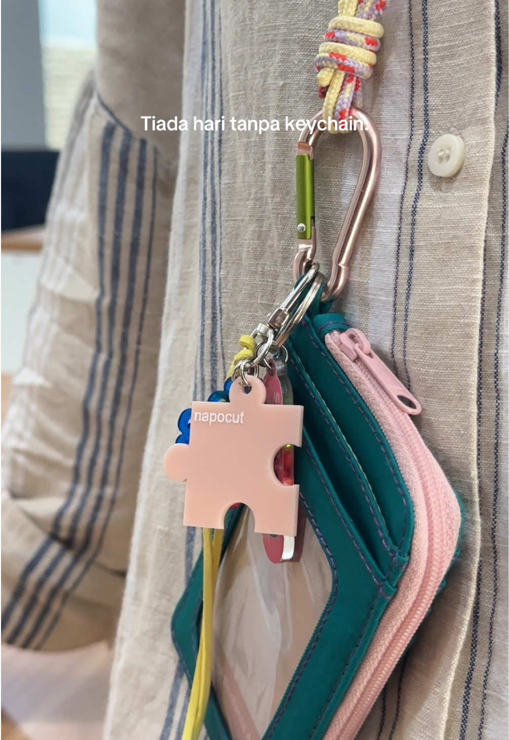 Keychain lagi, keychain terus! 🥰😍🤪 #napocut #MelangkahBersama #BacktoSchool #keychaincouple #keychainlucu #bagcharm 