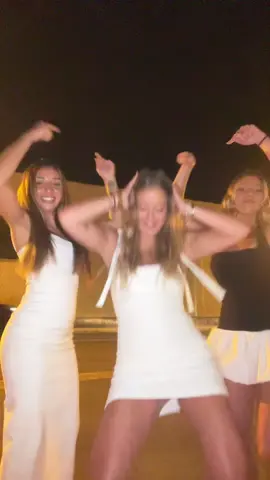 Muéveeelo 🕺🏽 @Marina Sánchez @ssaraabrrrmmdzz__  #muevelo #viral #tiktokers 