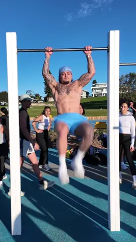 When you tell the boys to do a muscle up but pressure them to do 5-5-5 challenge ⚡️@zachspiros @MILITANT_MELZ92                          #fyp #foryou #cdp #calisthenics #viral #Fitness #gym 