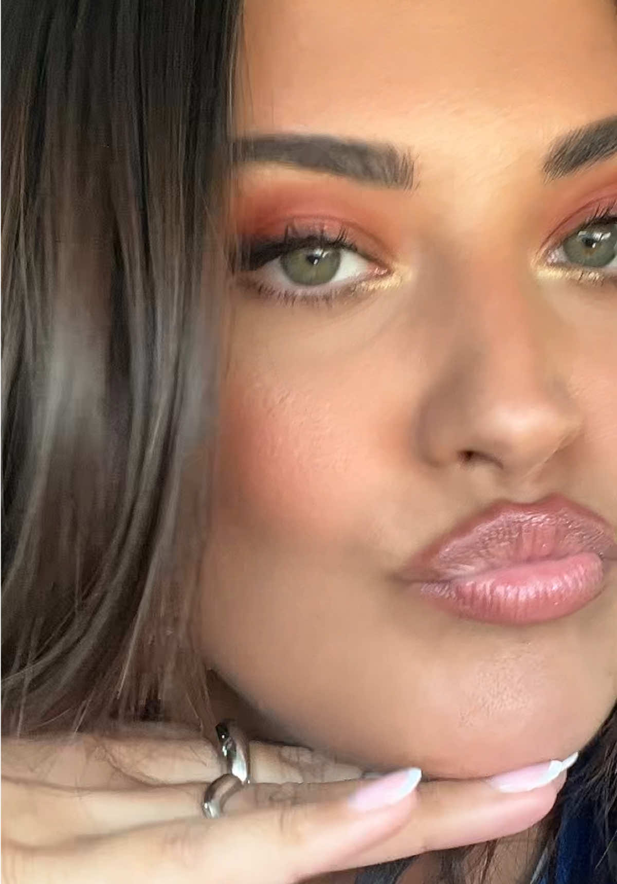 @Antonia vibing out to #prettyeyes 🙌🏼 
