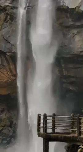 සොබාදහම් මාතාවගෙ මායාකාරි නිර්මානයක්🍂🍁 Location - Aberdeen Water Fall Kithulgala🍂❤️