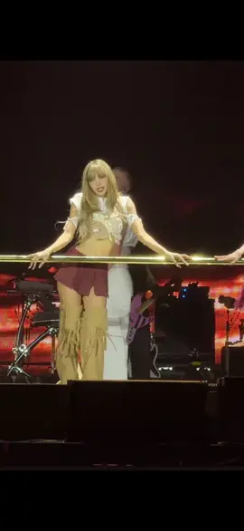 Pretty savage deadline LA Lisa Fancam day 2 #lisafancamla #lisaprettysavege #blackpink #brunomarsaptblackpinkkonser #roseLa #lisaLA