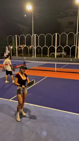 Nhìn đã rén rồi chứ đánh đấm gì :))