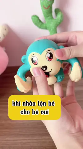 bé nhà tui vui cười cả ngày với con khỉ nhào lộn này luôn mí mom ạ 🤣 #conkhinhaolongiaitri #conkhinhaolon #dochoichobe 