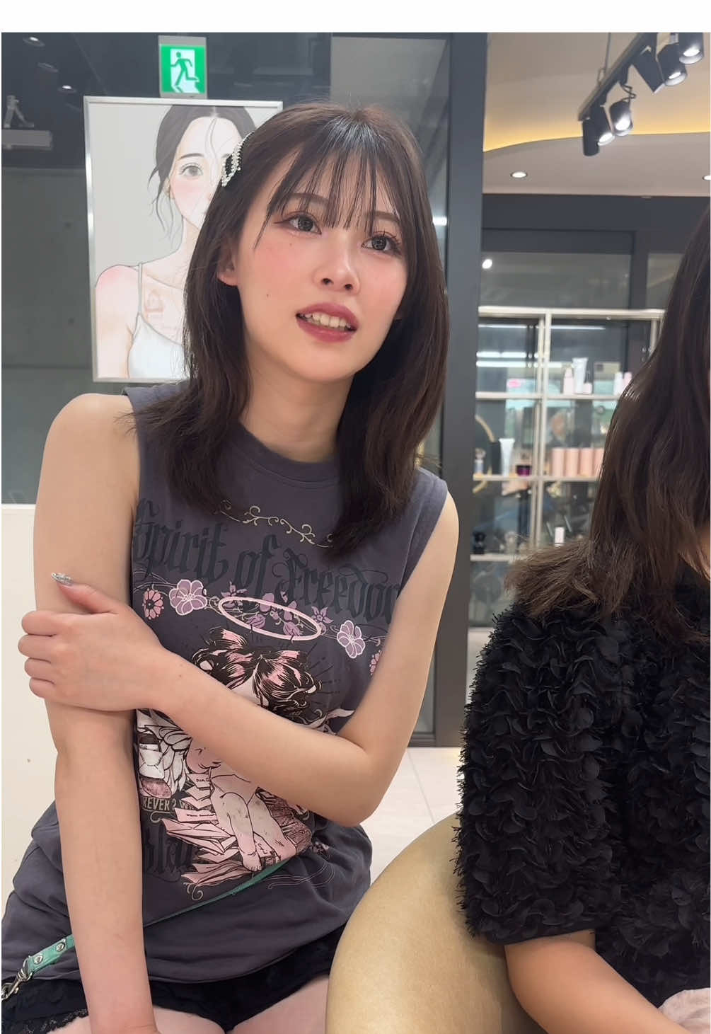 カウンセリングの様子🎀 福岡でトレンドのレイヤースタイルはお任せください💞 必ず可愛く仕上げます✨ 美容室お探しの方是非一度ご来店ください！ #福岡美容室#福岡美容師#天神美容室#大名美容室
