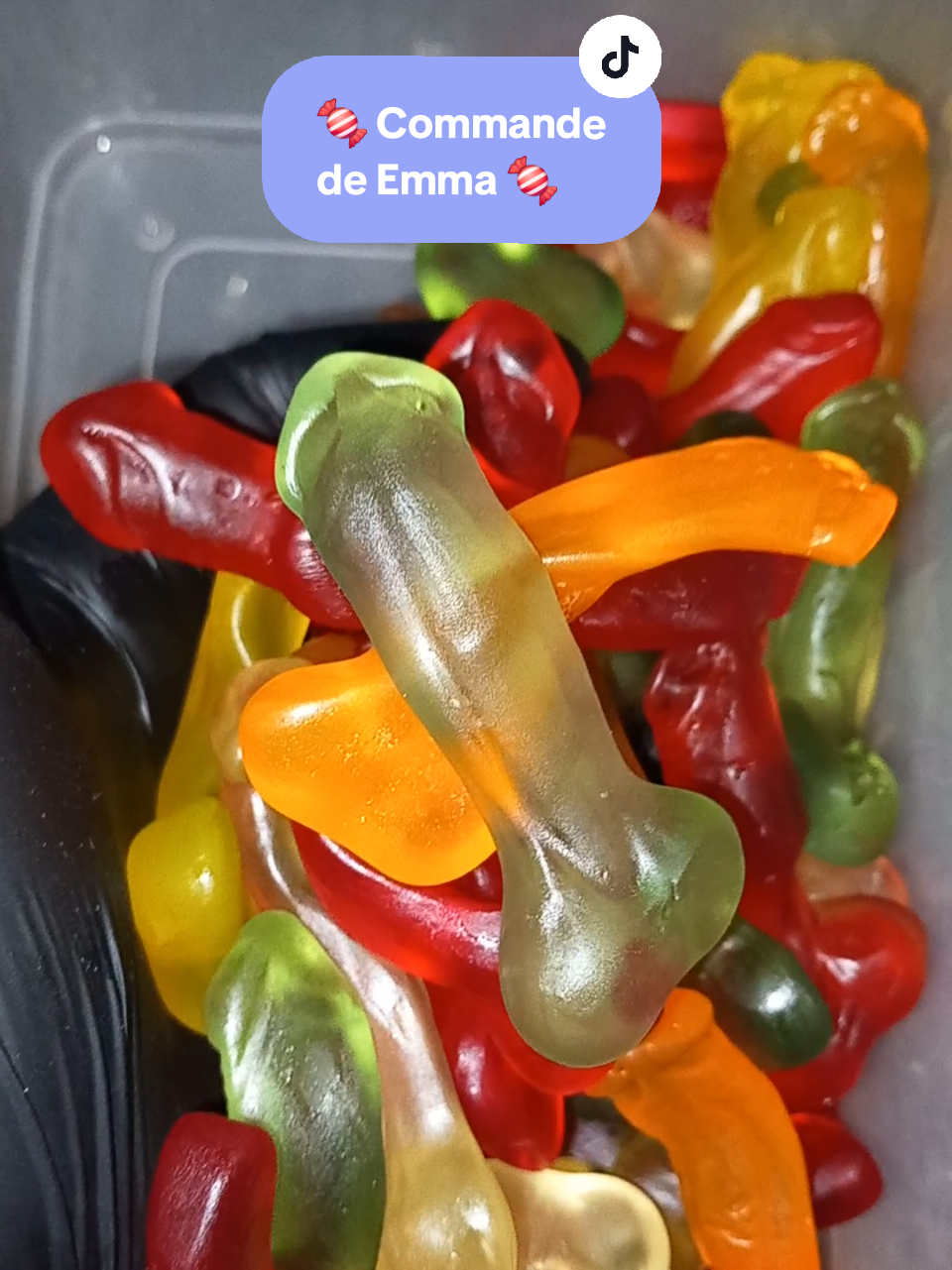 🍬 Emma est fan des bonbons en vrac 🍬 Pour passer commande, rendez-vous sur notre site internet : sucreetdelices.com 😊  -10% sur ta première commande avec le code : BIENVENUE10  Livraison offerte à partir de 59€ d'achat 🚚 #commande  #bonbons  #vrac #sucreries #confiserie #sucreetdelices