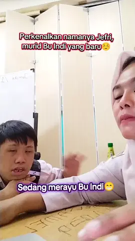 Harus beradaptasi dengan murid baru lagi, dan semangat baru💪🏻#tahunajaranbarusekolah #anakberkebutuhankhusus #tunagrahitasedang #downsyndrome #guruslb #slbn4jakartautara #guruslb😘 #perkenalanmuridbaru #takkenalmakataksayang 