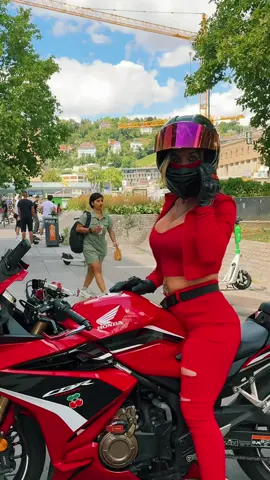 Hi✌️🫶👀🏍️🍒❤️🥰💯🦸‍♀️ #bikergirl #biketok #bikelife #foryou #fyp #zicherrymoto #tranding #summervibes #ride #cbr #WeekendVibes 
