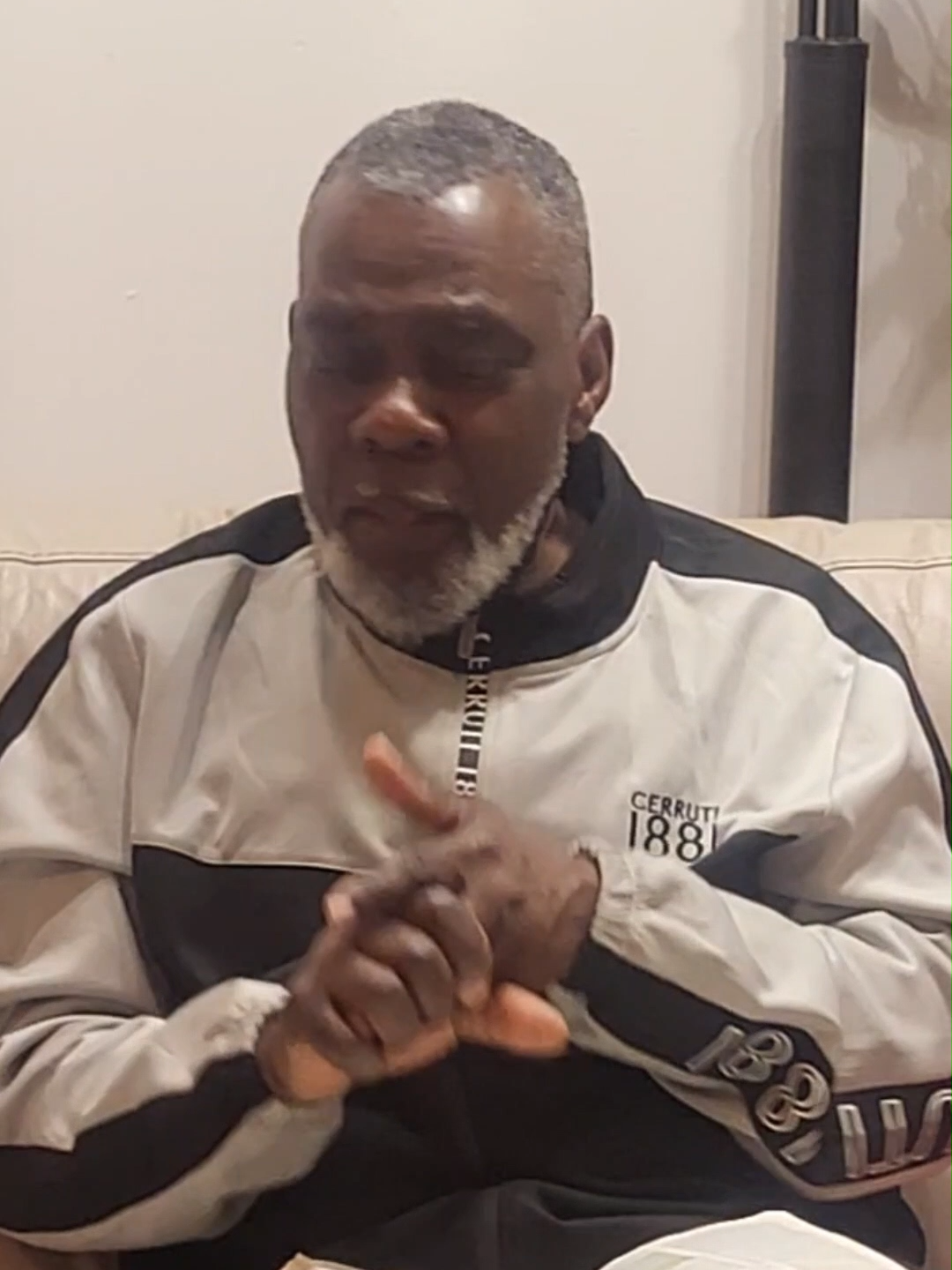 Les actes que nous posons qui ouvrent les portes aux maris et femmes de nuit (Partie 2) - message complet sur youtube, lien en bio #predication #jesus #evangile #chrétien #pasteur #pasteurtimotheekalaka #foi