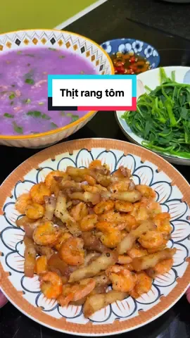 Cơm nhà có thịt rang tôm, canh khoai mỡ.  #ancungtiktok #homnayangi #monngonmoingay #comnha #xh 