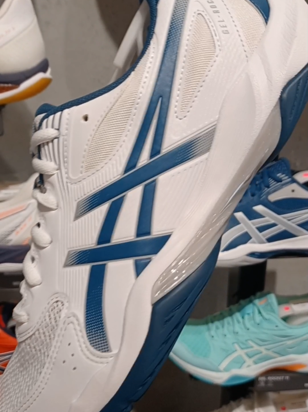 ASICS GEL ROCKET 12 เบา นุ่ม ให้การยึดเกาะที่ดี #ASICS #รองเท้าวอลเลย์บอล #รองเท้าแบดมินตัน #tiktokshopครีเอเตอร์ #indoorsportitem 